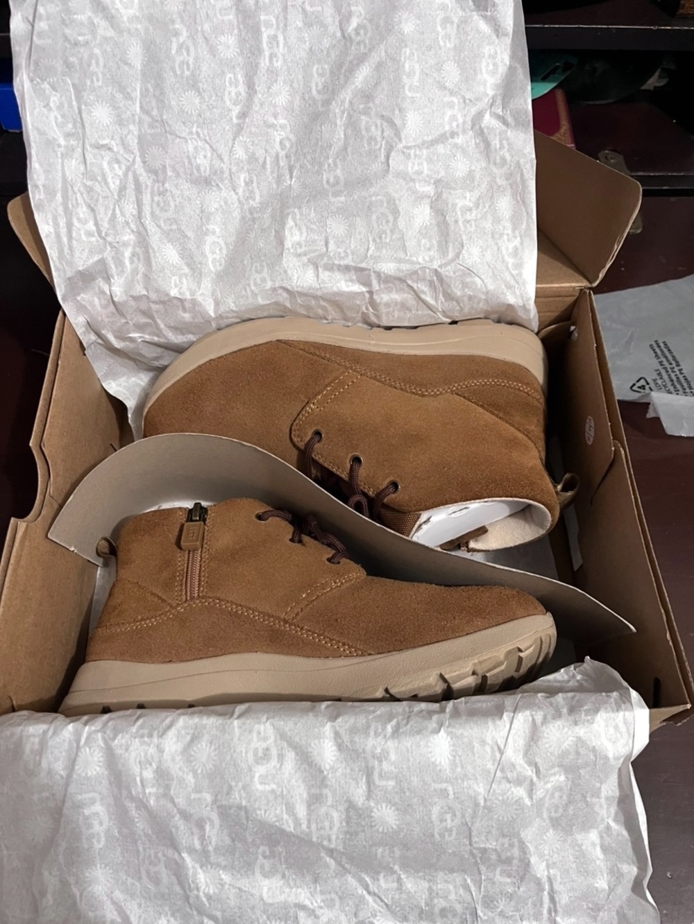 Ugg Canoe III Weather Kids shoes Size 2